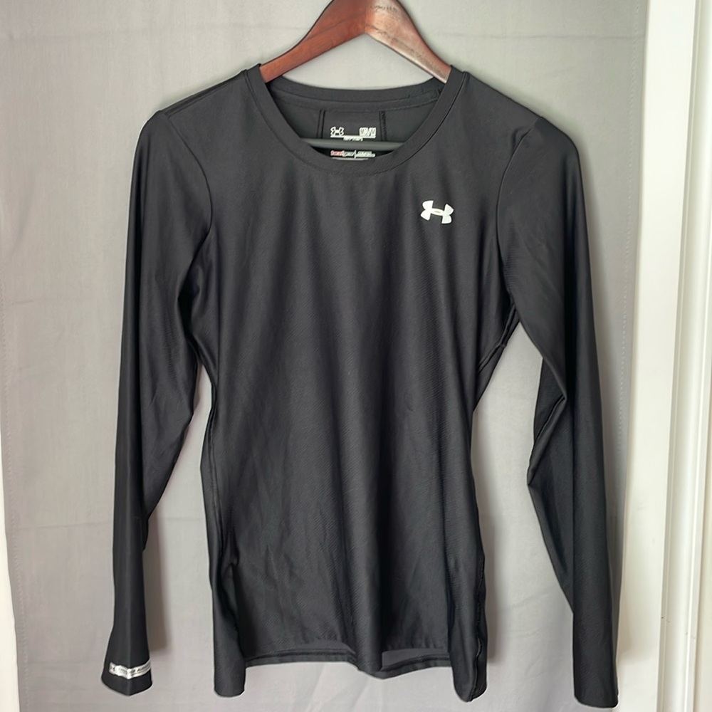 Women’s fitted Under Armour Heat Gear long sleeve tech shirt medium black